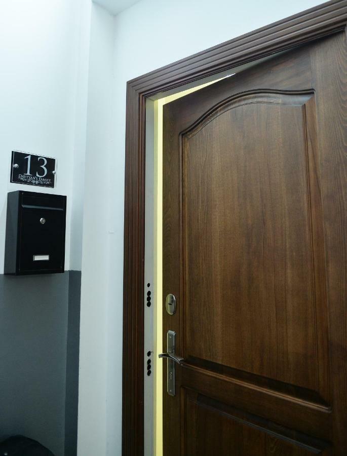 Spacious Modern 2 Bedrooms Apartment In Central 耶烈万 外观 照片
