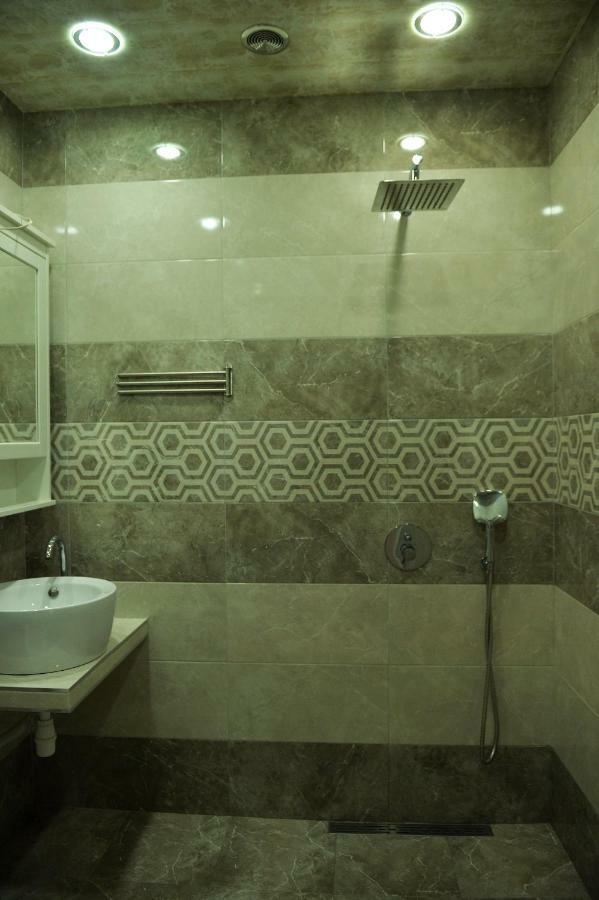 Spacious Modern 2 Bedrooms Apartment In Central 耶烈万 外观 照片